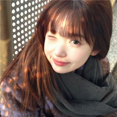中间女孩